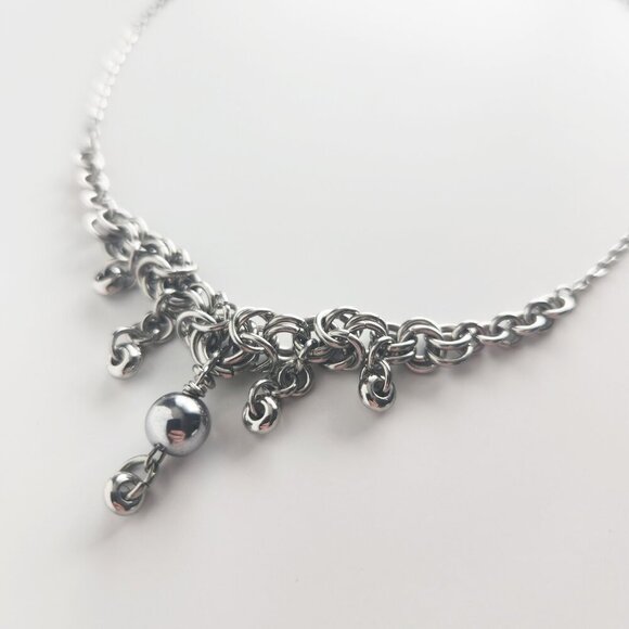 Gothic Victorian style V-shaped necklace with a small silver chain - Picture 8 of 12